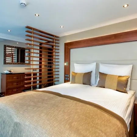 Baxter Hoare Ship 4* Dusseldorf